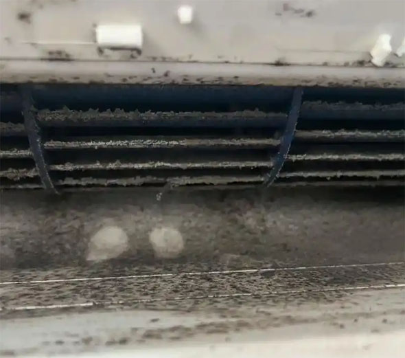 睢阳空调吹的风有股烧焦味是怎么回事